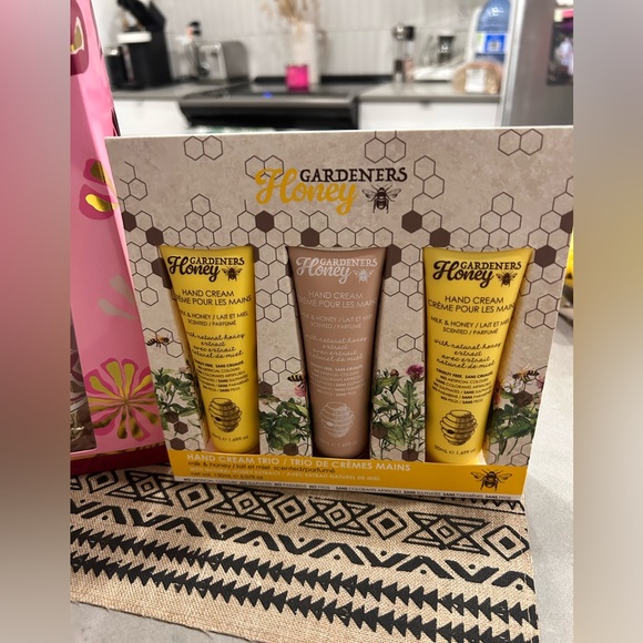 Brand New Body Lotion, Hand Lotion, & Body Wash - Picture 4 of 5